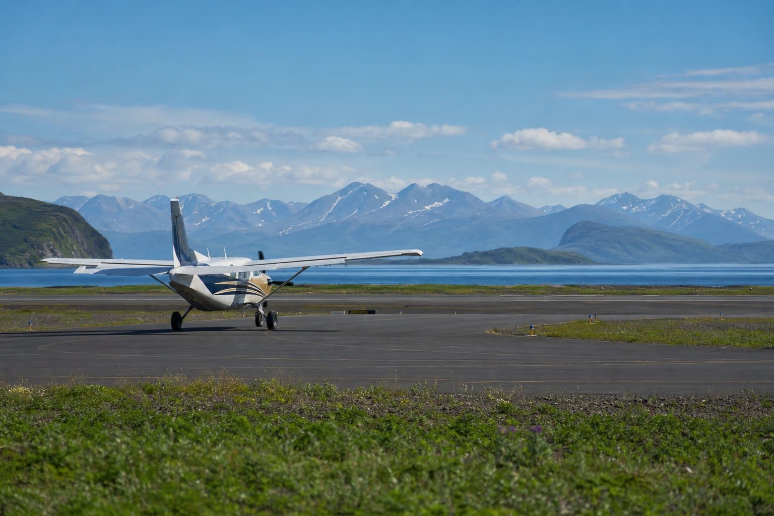 Cover image for article: Alaska keeps trading its old flight beacons for GPS, one route at a time
