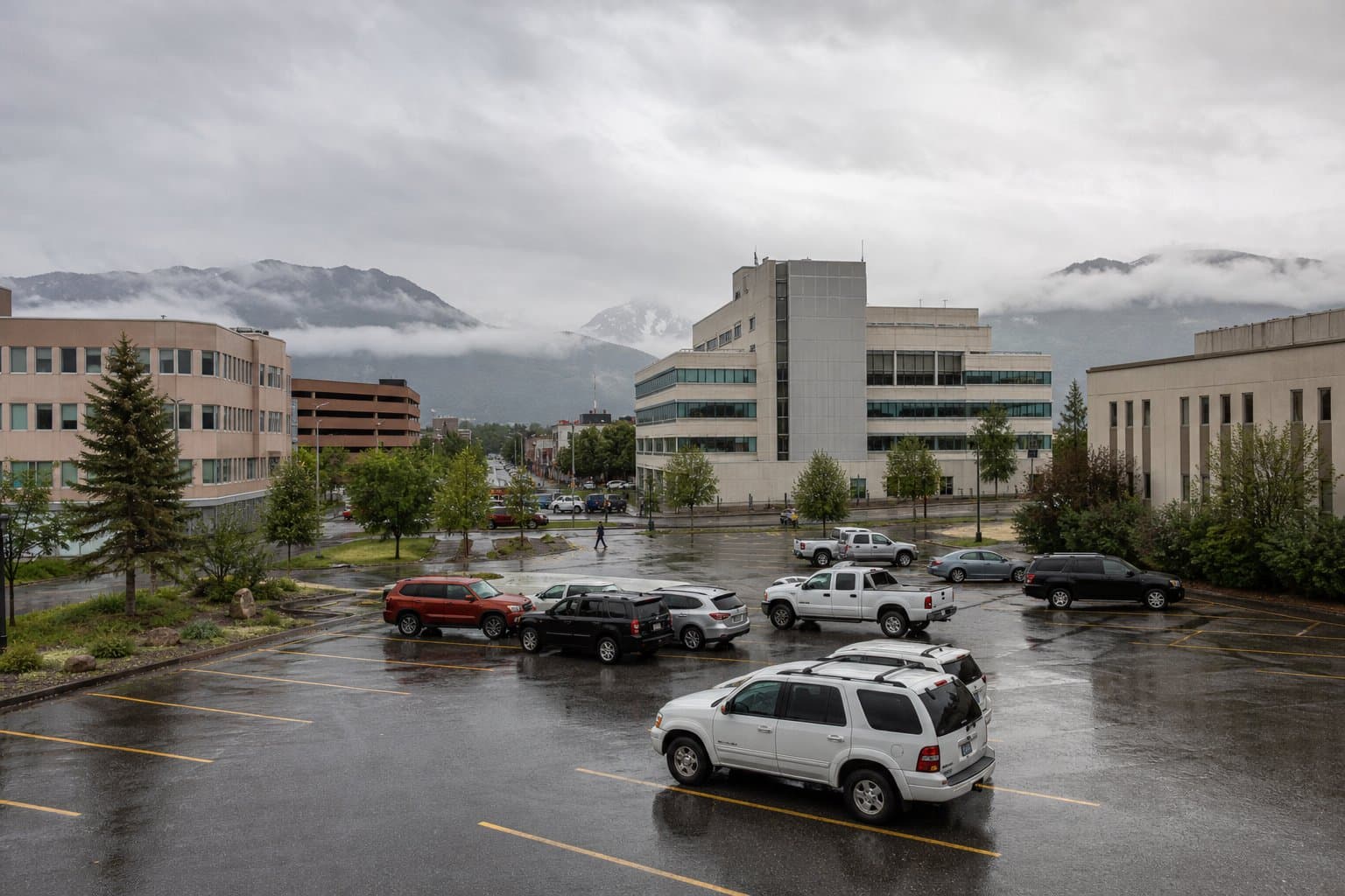 Cover image for article: Anchorage would sell rights over its City Hall lot below appraisal
